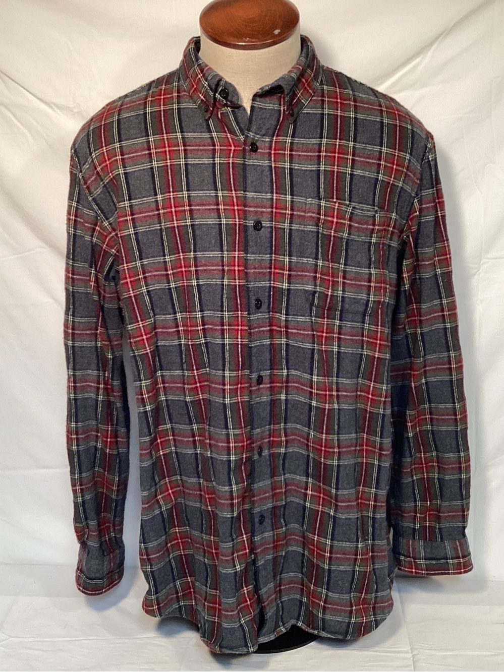 L.L. Bean Men's Gray and Red Plaid  Cotton Flannel Button-Down Shirt Size XL